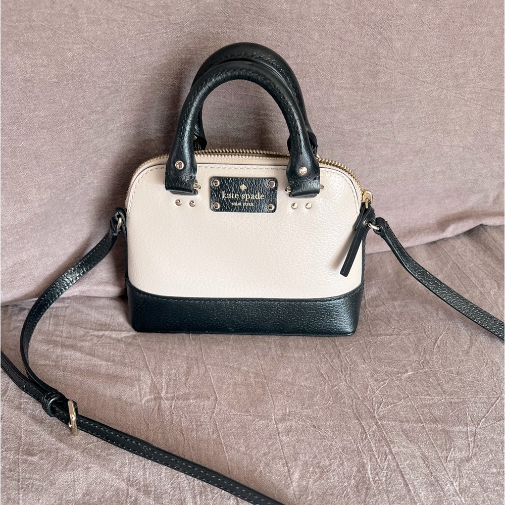 Kate spade mini bag. Brand new, never used. Great condition.